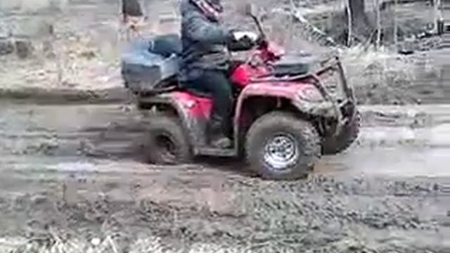 Квадроцикл BAGGIO 200 и грязь смотреть онлайн