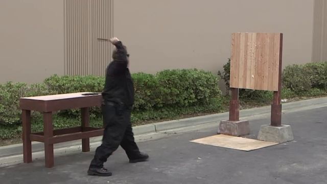 Throwing Folding Knives - Bonus Destruction Test смотреть онлайн