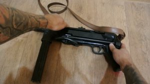 немецкий автомат шмайсер  мр 40...