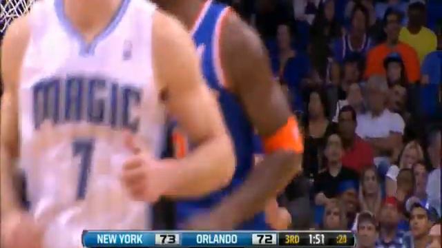 Raymond Felton's Alley Oop Pass to Chandler's Reverse Dunk - 11/13/12 смотреть онлайн