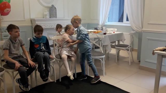 ДЕНЬ РОЖДЕНИЕ НАШЕЙ МАЛЕНЬКОЙ СЕСТРИЧКИ ВАЛЕРИИ . смотреть онлайн