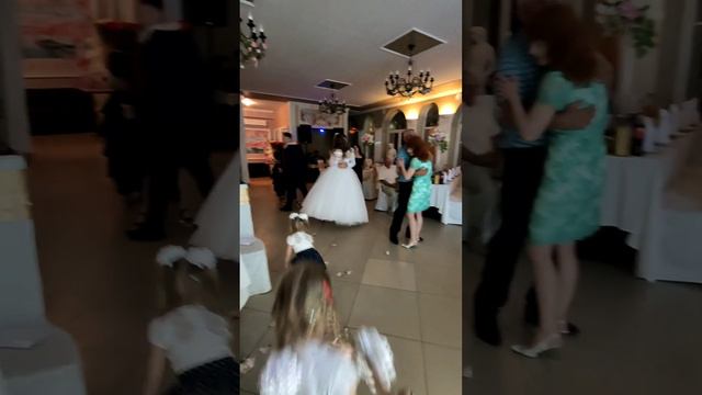 Зачем выкидывать деньги Даша?! Их надо собирать...! смотреть онлайн