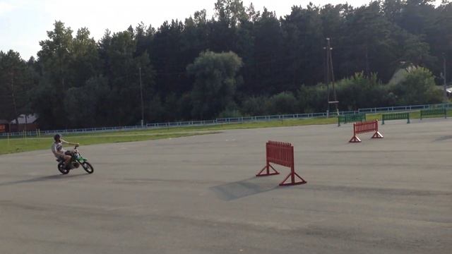 Первый раз на Питбайке - легко! смотреть онлайн