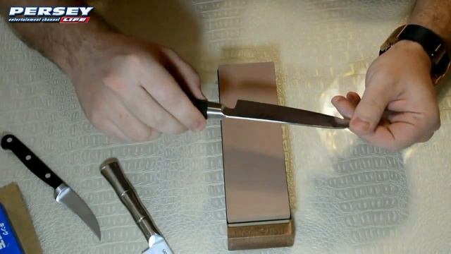 Заточка ножа на водном камне до бритвенной остроты смотреть онлайн