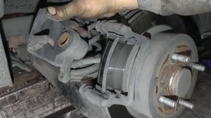 Замена задних тормозных колодок Chery E5