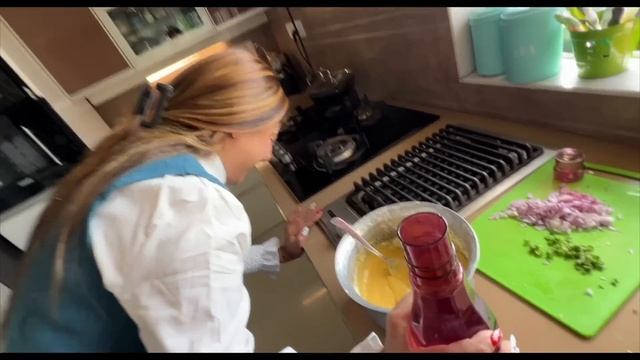 PATI bana MASTER CHEF | Besan ka Cheela | Cooking Challenge смотреть онлайн