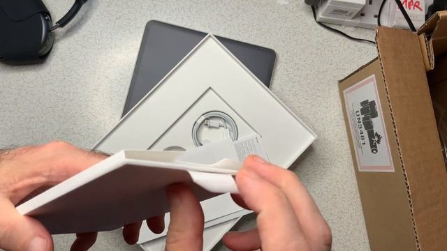 Silver iPad Pro 2021 12.9” M1 256GB real life unboxing by Hairy Hands смотреть онлайн