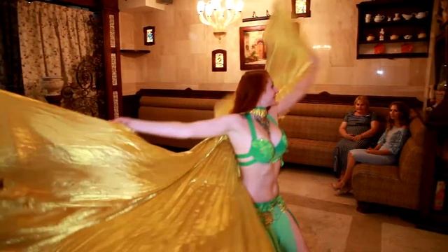 Ведущая на юбилей смотреть онлайн