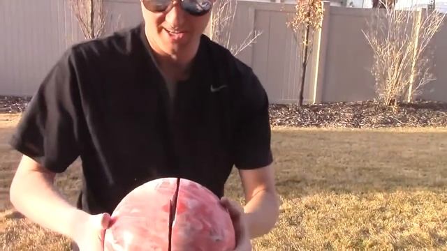 Эксперимент. Разрезаем шар для боулинга. смотреть онлайн