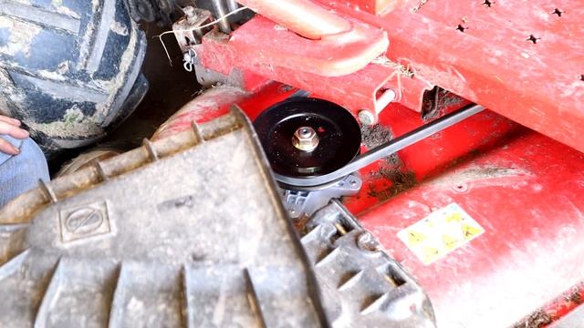 Changing A Spindle Assembly On a Riding Lawn Mower | Zero Turn смотреть онлайн