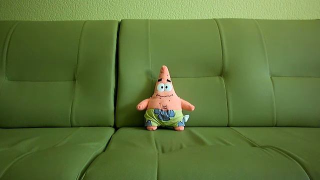 Fooling Around On A Green Couch. Part 1: Skeleton / Часть 1: Скелет