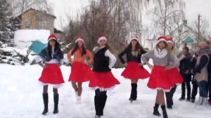 Потолок ледяной, дверь скрипучая | Зима в избушке | Танец на Новый год