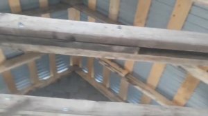 Балки перекрытия из коротких досок.