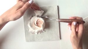 Роза из декоративной штукатурки (скульптурная живопись)