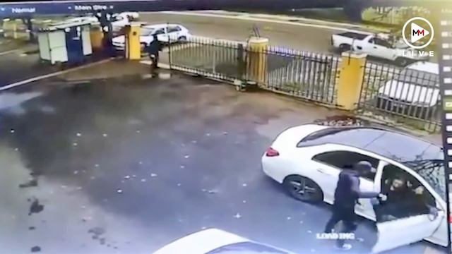 Armed men rob Cape Town man in under 50 seconds смотреть онлайн
