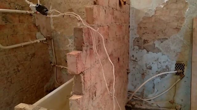 Ремонт квартиры часть 7. Сбиваю старую штукатурку #ремонтквартиры#ремонтсвоимируками#убитаяхрущевка смотреть онлайн