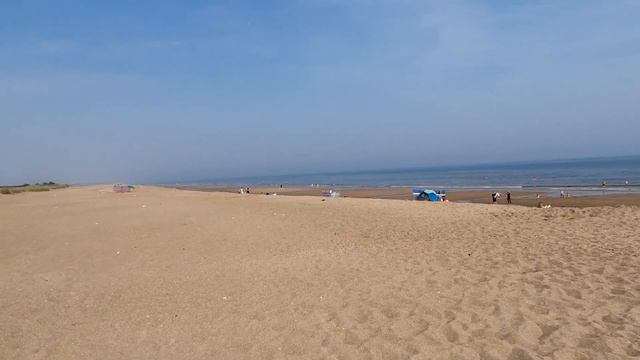 Приехали к Северному морю в Англии, чтобы купаться и рисовать. Skegness, Ingoldmells beach 10/09/23 смотреть онлайн