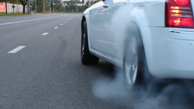 300С 5.7 HEMI смотреть онлайн