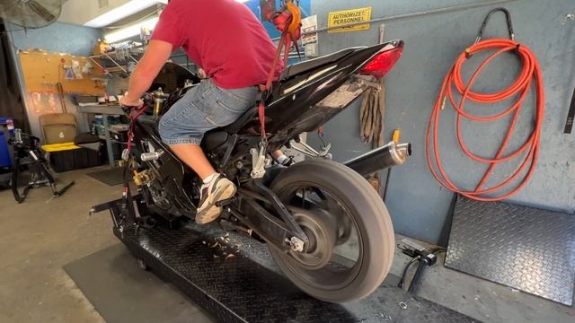 s240 - 2005 Suzuki GSX-R 600 смотреть онлайн