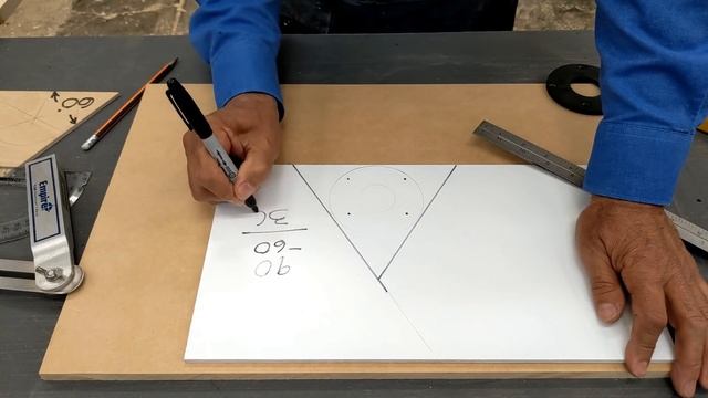 Como hacer la guía triangulo para el router o fresadora ! смотреть онлайн