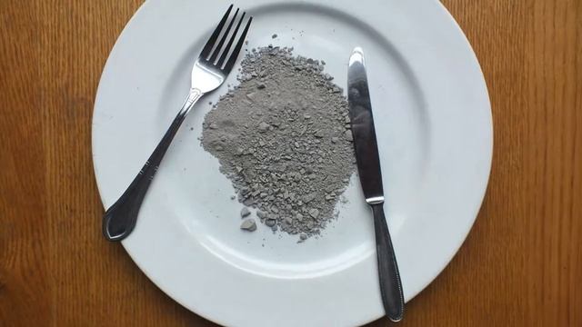 Странности вкуса: почему люди едят землю, стекло и собственные отходы?