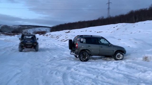 Покатушка на Комсомольской горке.Внедорожный Клуб 4х4 "Бобры Мурмана"(Уазы,Jeep, Нива,Шнива,Duster) смотреть онлайн