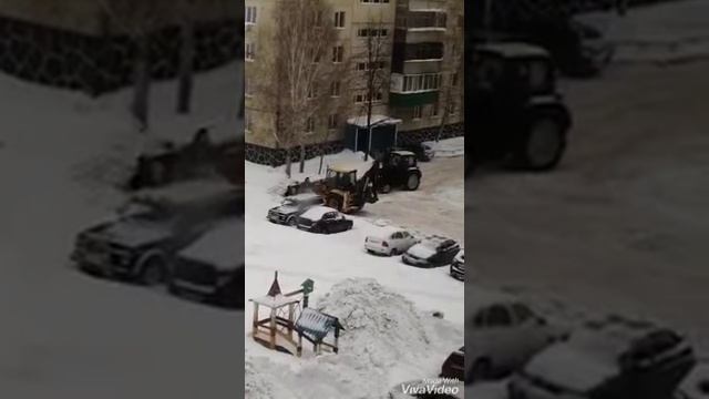 Мтз 82 и Volvo рассчищают площадку смотреть онлайн