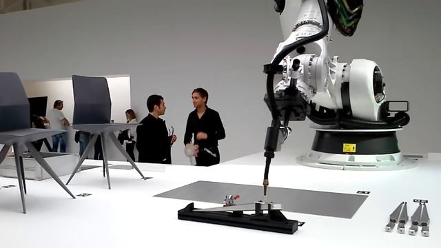 Audi arm Carbon Fiber Robot at Art Basel Miami смотреть онлайн
