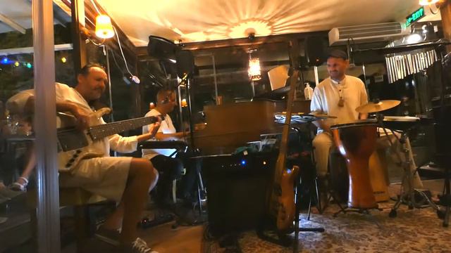 OmArtFormation, WorldJazz: Николай Иванов - Ом, Петър Йорданов - Бъни и Марио Иванов (ритъм) смотреть онлайн
