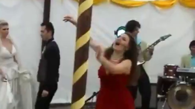 Пьяная девушка испортила свадьбу смотреть онлайн