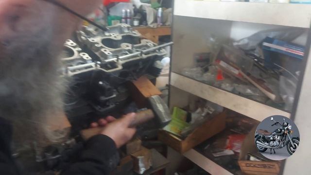 Help Trying remove Cylinder head block Honda CB750 Custom смотреть онлайн