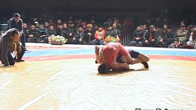 Спорт. Вольная борьба. Чемпионат Кыргызстана-2016. 61 кг 1\32 Айбек Жакыпбеков-Азамат Керизбеков смотреть онлайн