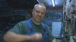 При нажатии тормоза горят габариты. Лампы в задние фонари.