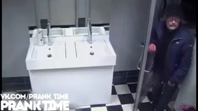 Забыл Где выход смотреть онлайн