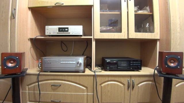 Sony XA-5 ES, Yamaha A-2000, Victor SP-EXA 3 (WoodCone).   ,, YELLO ,,