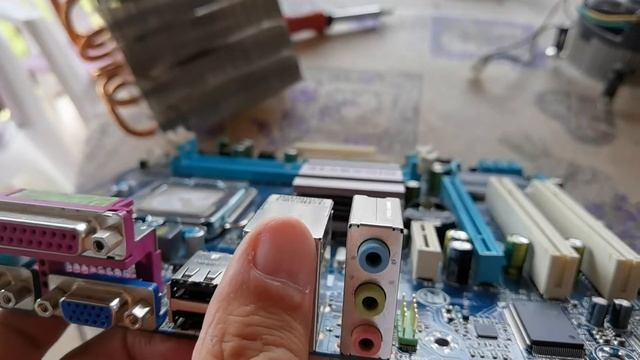 Gigabyte GA-G31M-ES2L kratki opis. смотреть онлайн
