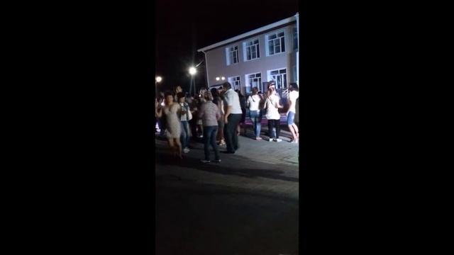 Танцы на сельской дискотеке смотреть онлайн