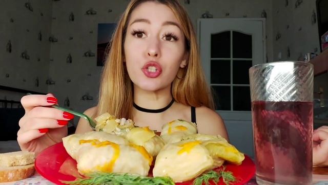 МУКБАНГ | ДОМАШНИЕ ГОЛУБЦЫ | MUKBAG CABBAGE ROLLS ASMR | ВОПРОС ОТВЕТ | БОЛТАЕМ смотреть онлайн
