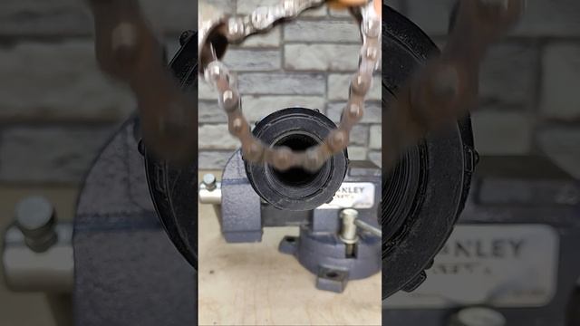 Обязательно запомни эту хитрость! Как можно легко открутить муфту без разводного ключа? #shorts смотреть онлайн