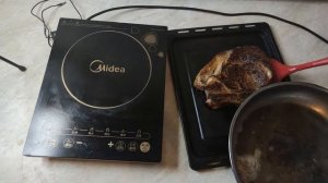 Стейк говяжий Чак Ролл из шеи на сковороде. (Chuck  Roll Steak)