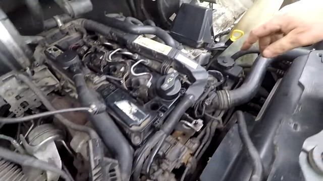 Измеряю количество масла в двигателе ОМ 651 . Ревизия фильтров смотреть онлайн