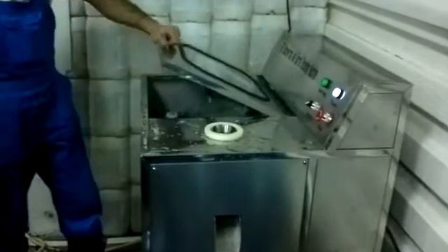 Машина мойки бутылей и удаления пробок БС-1 смотреть онлайн