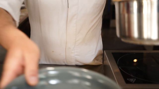 Bereiden: Thaise Rode Curry (week 18 van AAN TAFEL met Dirk & Flip) смотреть онлайн