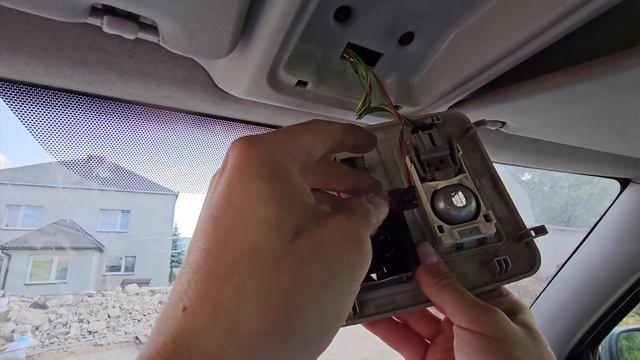 Wymiana żarówki podsufitki - Citroen Berlingo / Peugeot Partner смотреть онлайн