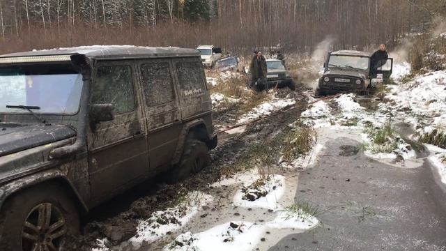 Засадили 9 машин в болоте!