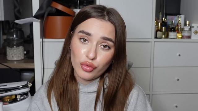 ФАВОРИТЫ МАРТА смотреть онлайн