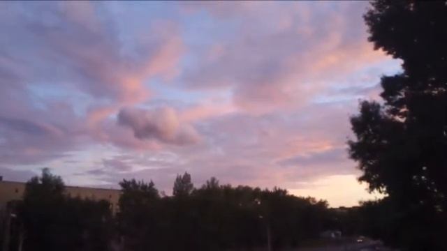 ЗАКАТ- ЧУДО в РОЗОВО-СИРЕНЕВЫХ ТОНАХ! НЕЖНЫЙ ПОДАРОЧНЫЙ ЗАКАТ в представлении НЕБЕСНОГО ТЕАТРА смотреть онлайн