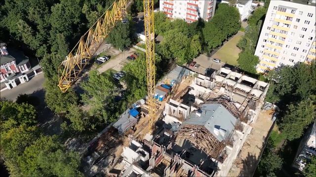ДОМ В ДОМЕ! Альтернативная реновация | Стройка без отселения жильцов | Башенный кран Potain смотреть онлайн
