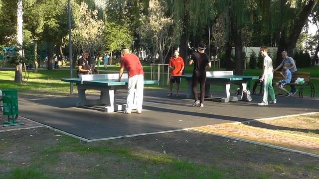 Тенісні столи парк "Веселка" м. Київ смотреть онлайн