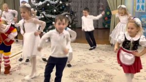 Веселый танец на Новый год «Птичка польку танцевала»